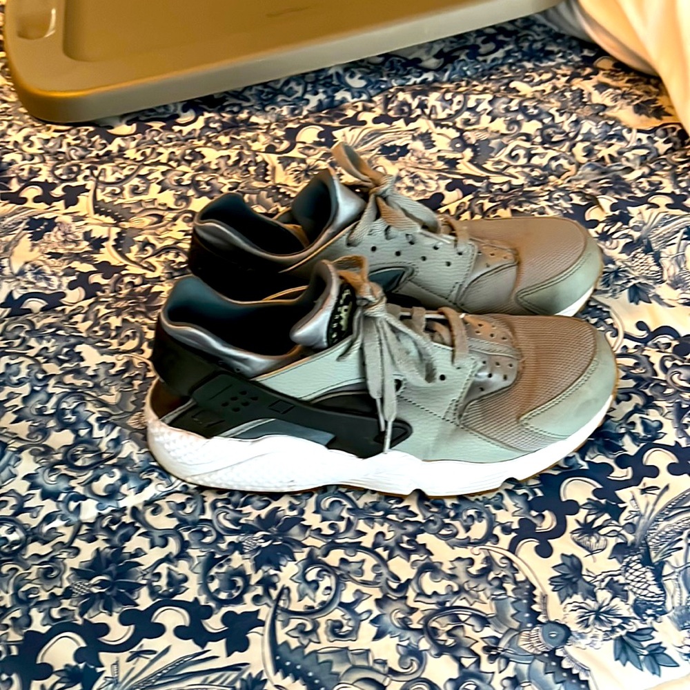 Air Huarache. Size 10